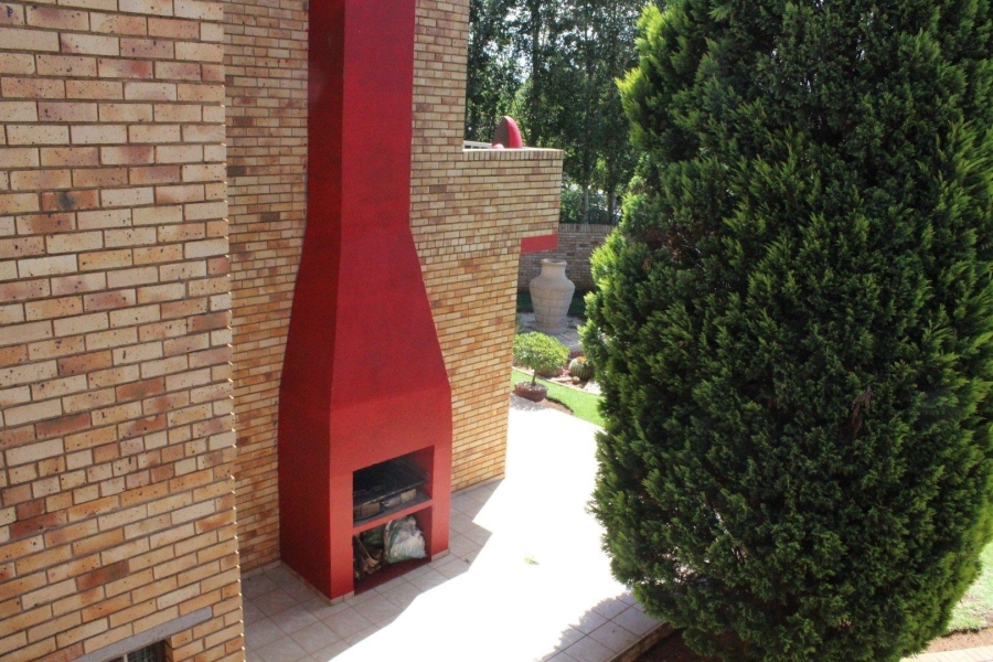 6 Bedroom Property for Sale in Van Der Hoff Park North West